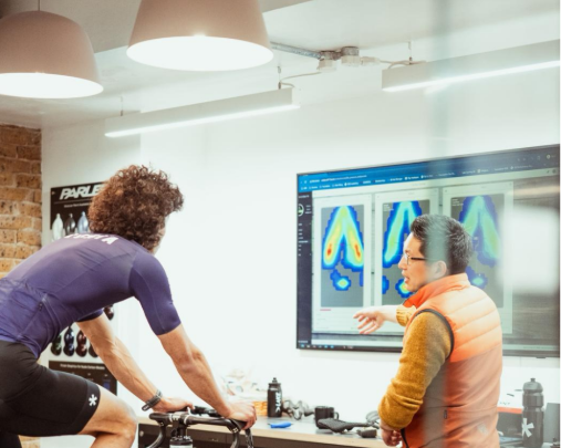 Wei and Carlos talking through saddle pressures bike fitting