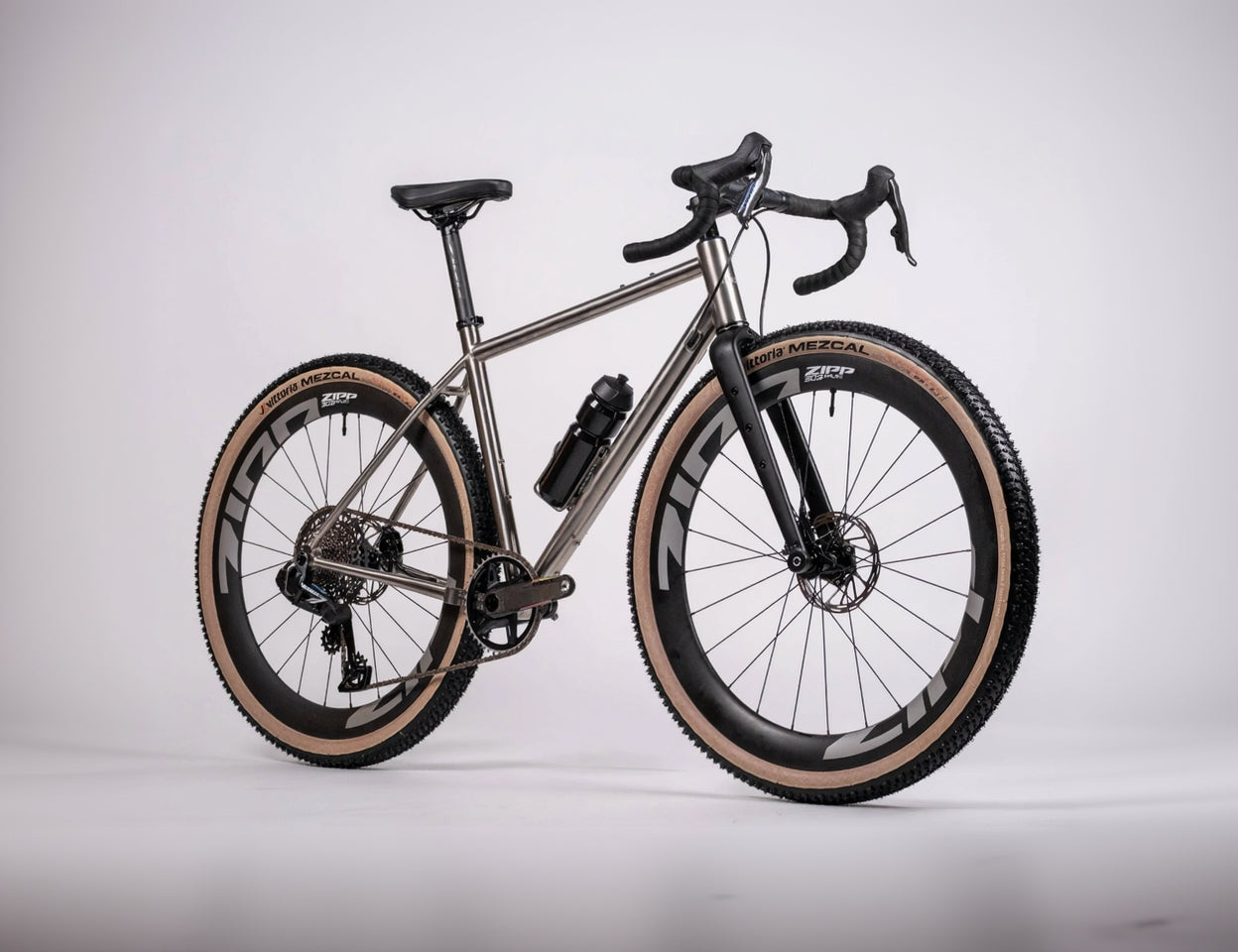 Gloria All Gravel Titanium - SRAM Force AXS 1x - Zipp 303s XPLR Wheelset