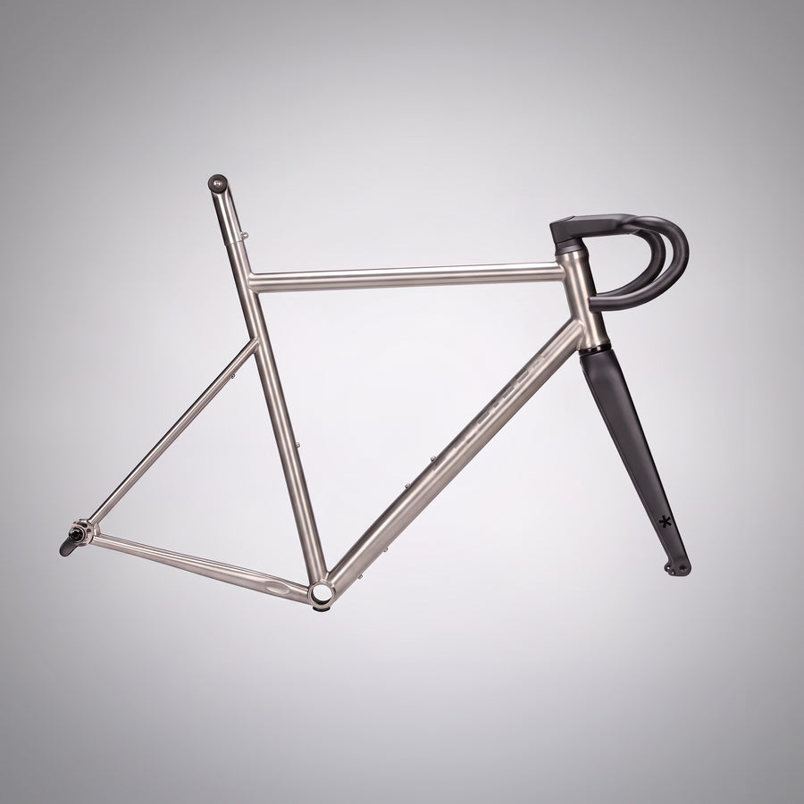 Gloria Pantera brushed titanium road frameset with seat mast, carbon fork and integrated carbon handlebar